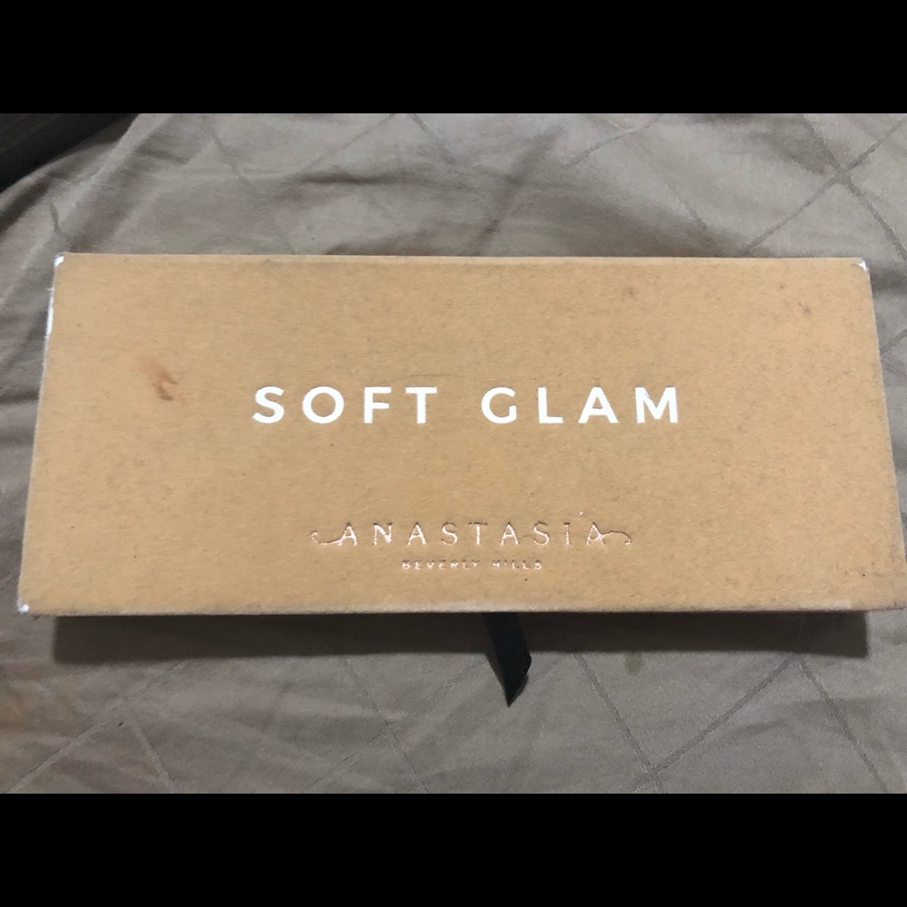 ANASTASIA BEVERLY HILLS SOFT GLAM